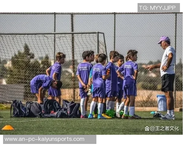 小孩观看足球明星比赛对成长和兴趣培养的积极影响分析